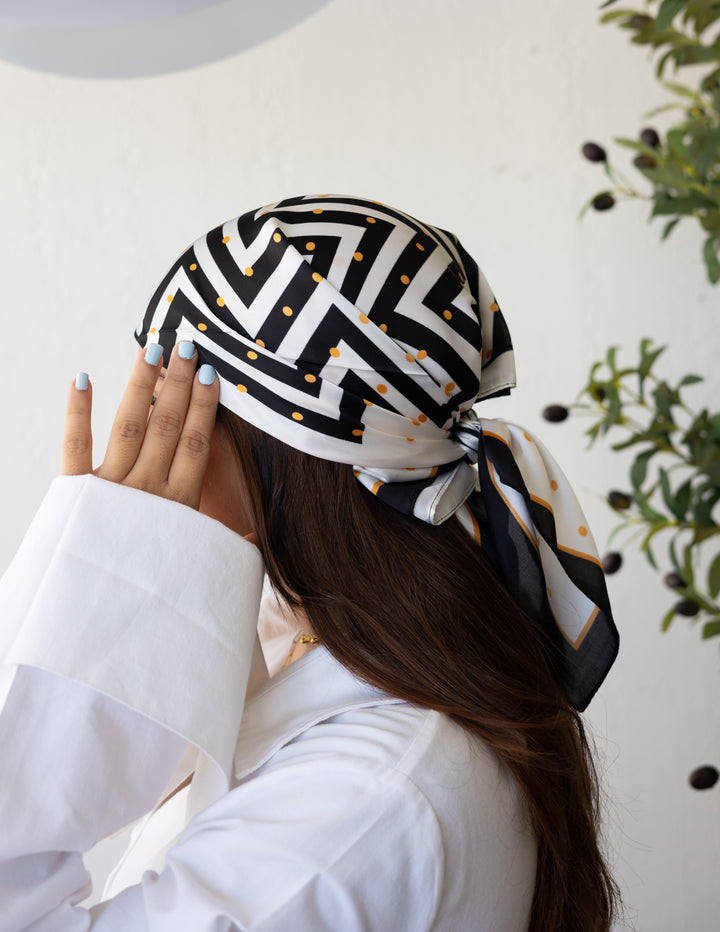 Polka Pulse Black&White Square Scarf
