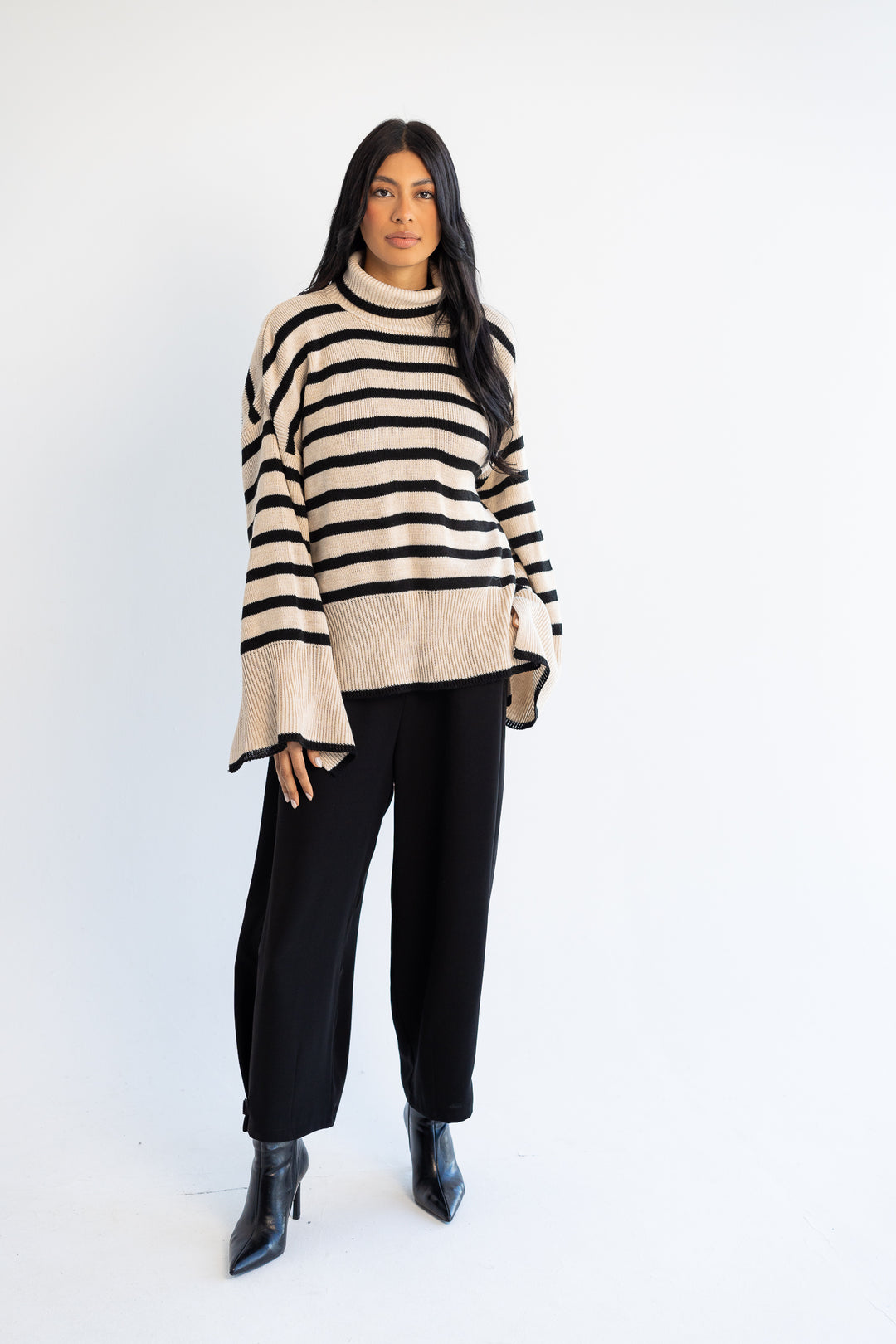 The Knitted Pullover - Stripes Nude