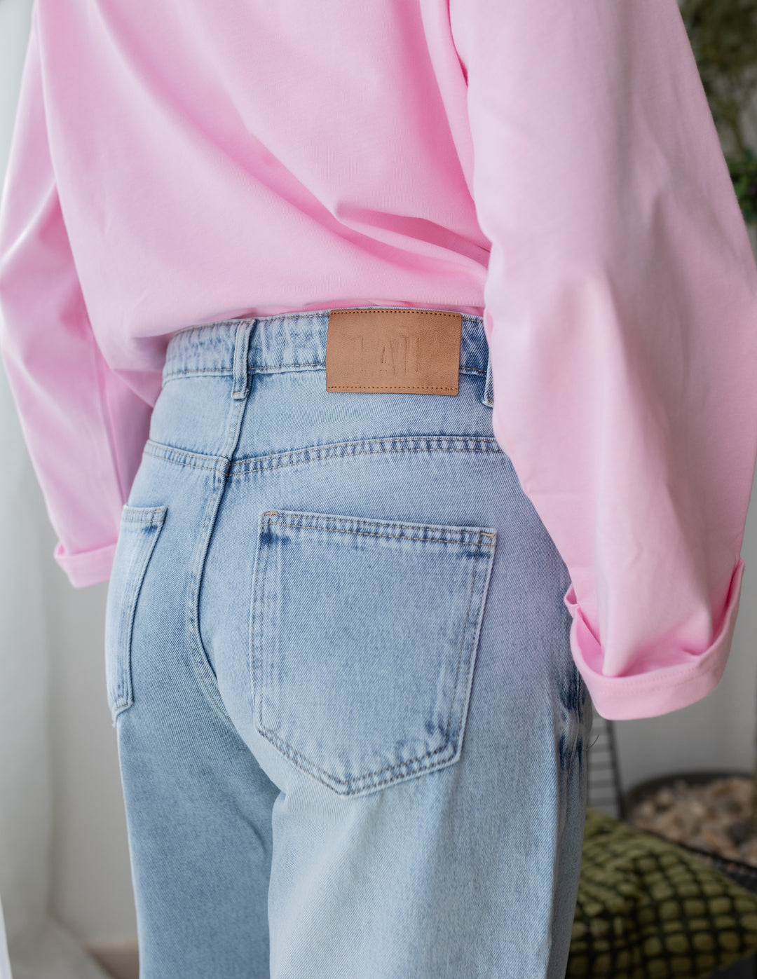 Cross Waist Light Jeans
