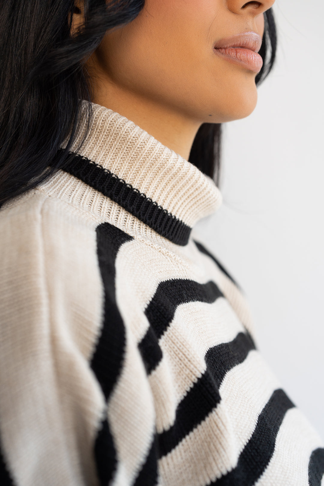The Knitted Pullover - Stripes Nude