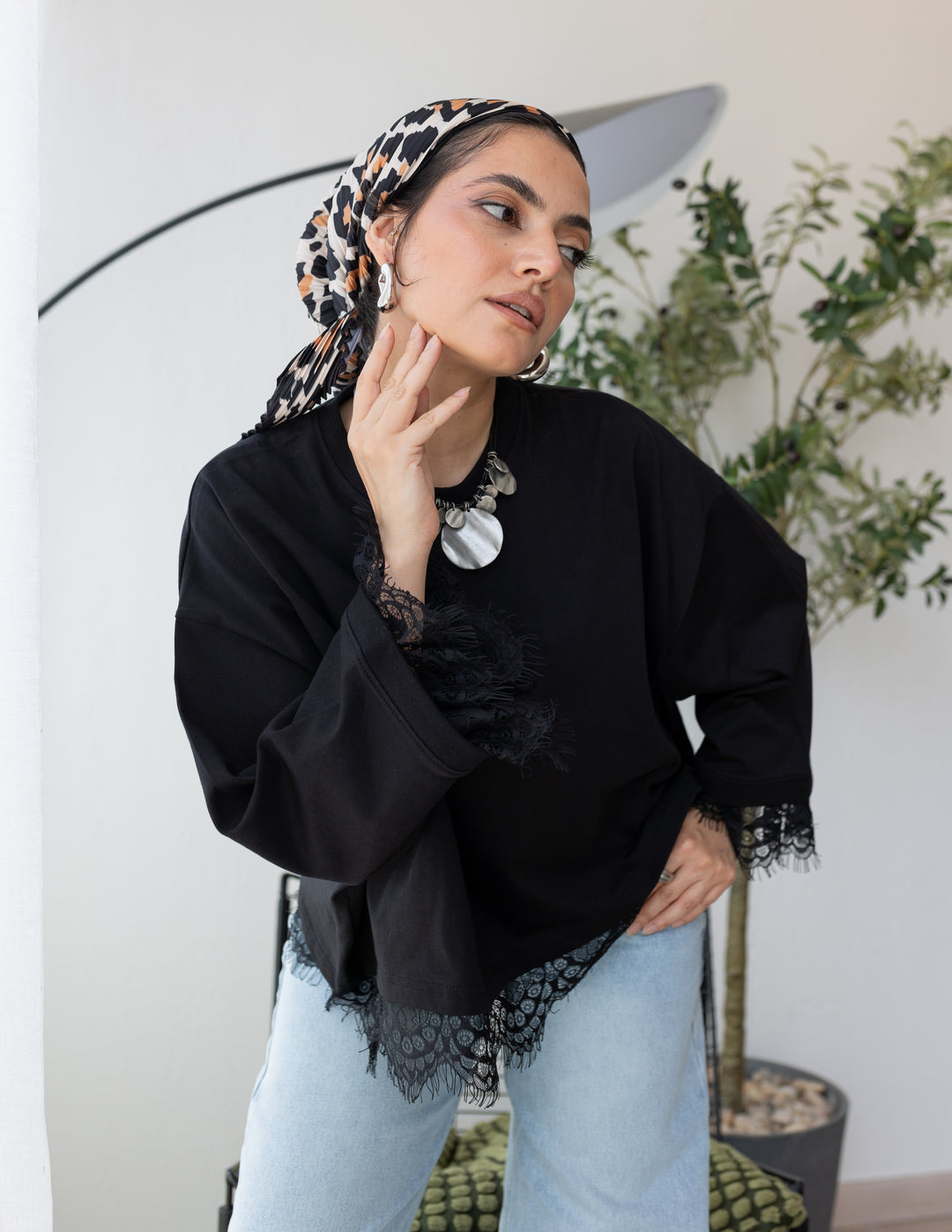 Black Cropped Dentelle T-shirt