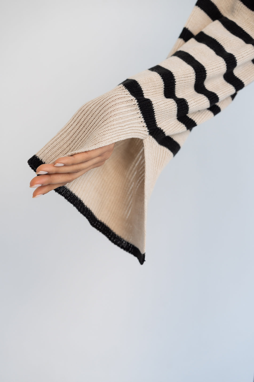 The Knitted Pullover - Stripes Nude