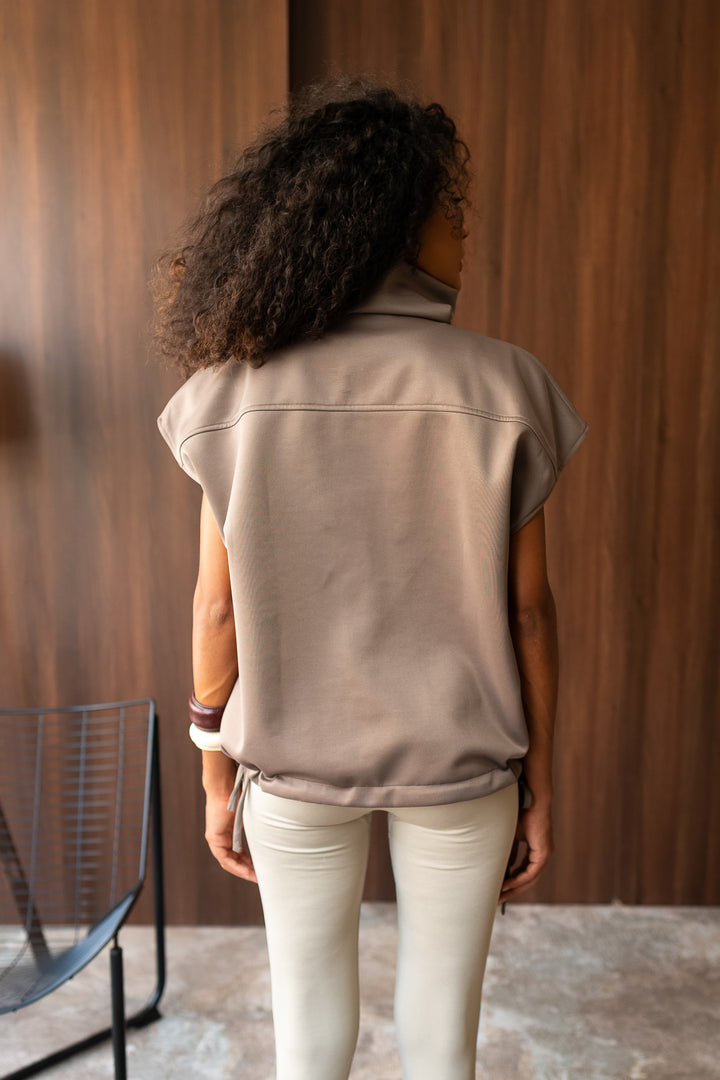 The High-Collar Vest - Café