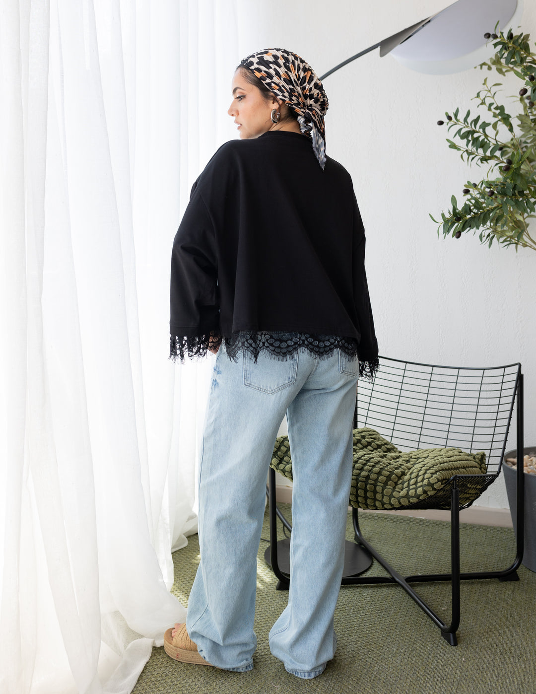 Black Cropped Dentelle T-shirt
